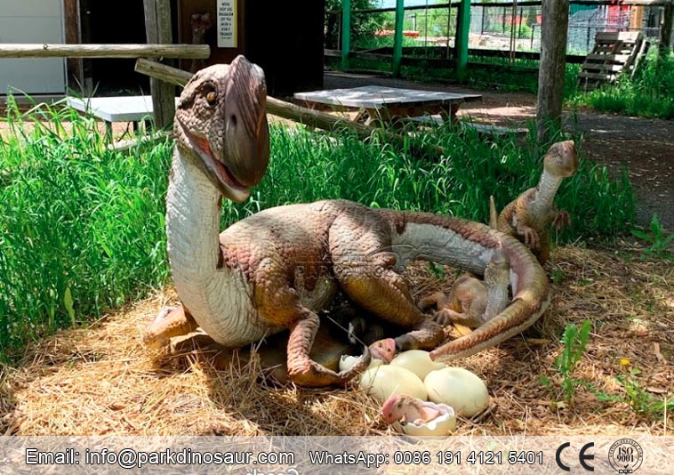 /Oviraptor estatua dinosaurio de la vida real